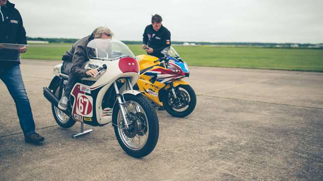 carl_fogarty_triumph_21021704.jpg
