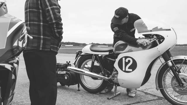 carl_fogarty_triumph_21021714.jpg